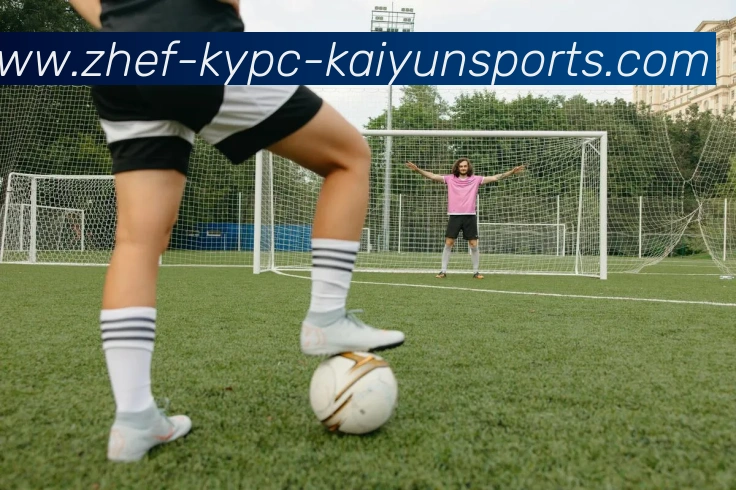 足球胸部停球是否在长传接应中帮助球员迅速控制球权并组织下一步动作